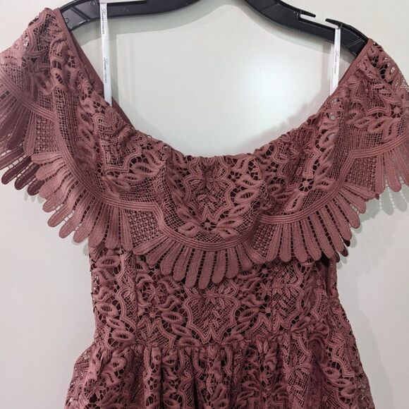 Lovers & Friends | Dream Vacay lace dress in Mauve - Picture 8 of 15